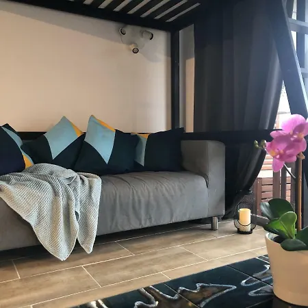 Romantic Getaway Next To The Castle Of